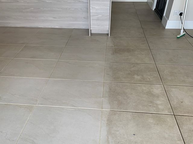 images/hardfloor-cleaners/slider/hard-floor-cleaners-new-2-kireth.jpeg